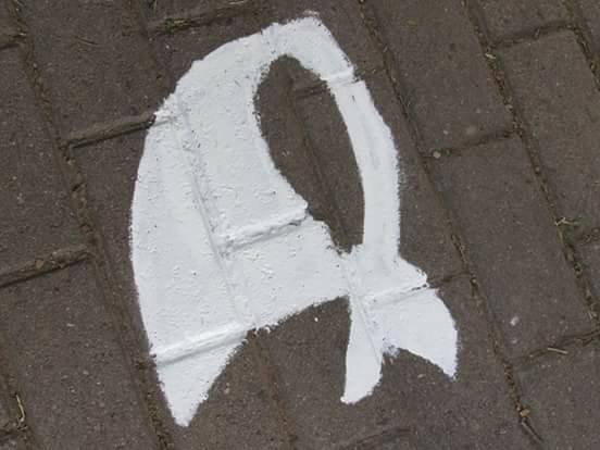 Imagen de En Baigorria la C&aacute;mpora realiz&oacute; una pintada de los pa&ntilde;uelos de las madres y las abuelas en la Plaza de Mayo de barrio centro