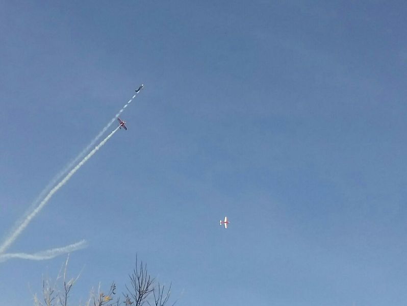 Acrobacia a&eacute;rea en el Campo de la Gloria