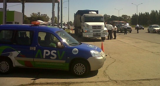 Fueron detenidos en el km 0 de la Autopista