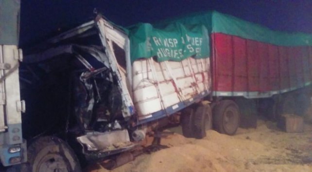 Cinco camiones colisionaron en la Ruta A012