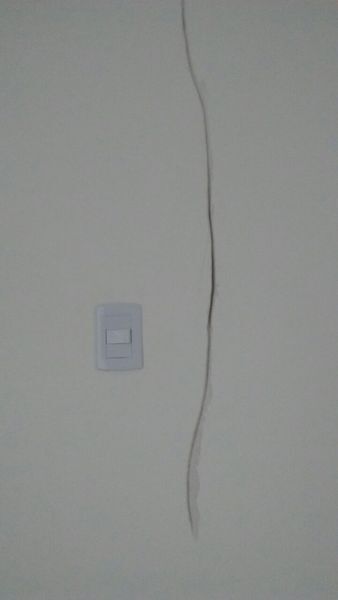 Las rajaduras en los techos de algunos departamentos
