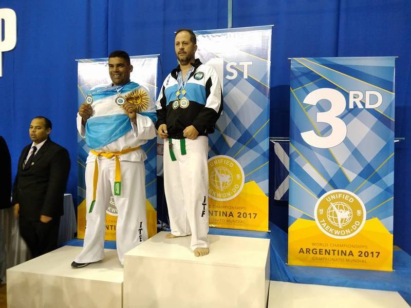 Los Taekwondistas de la Vecinal Uni&oacute;n y Amistad