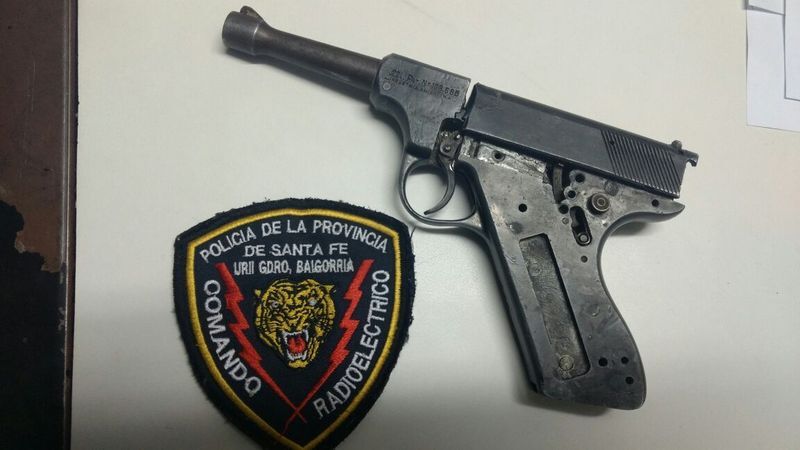 La pistola utilizada por los delincuentes