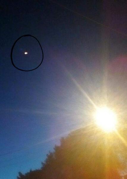 La foto con el extra&ntilde;o elemento en el cielo de la ciudad