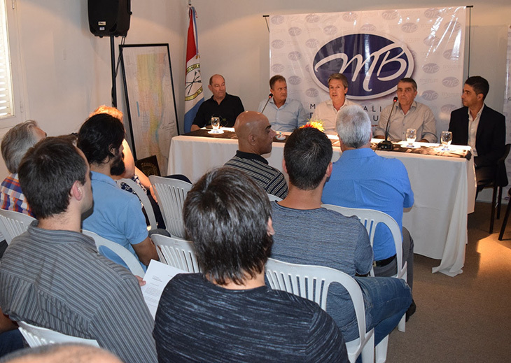 Los intendentes de la regi&oacute;n junto al Ministro Jose Garibay