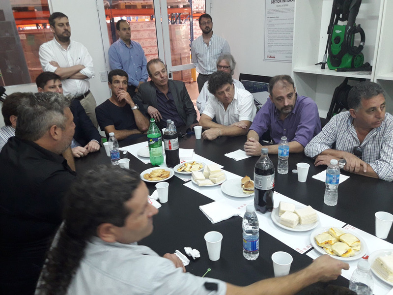 La reuni&oacute;n en la empresa Liliana