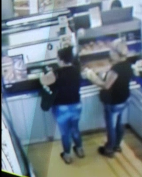 Las mujeres quedaron filmadas en la estaci&oacute;n