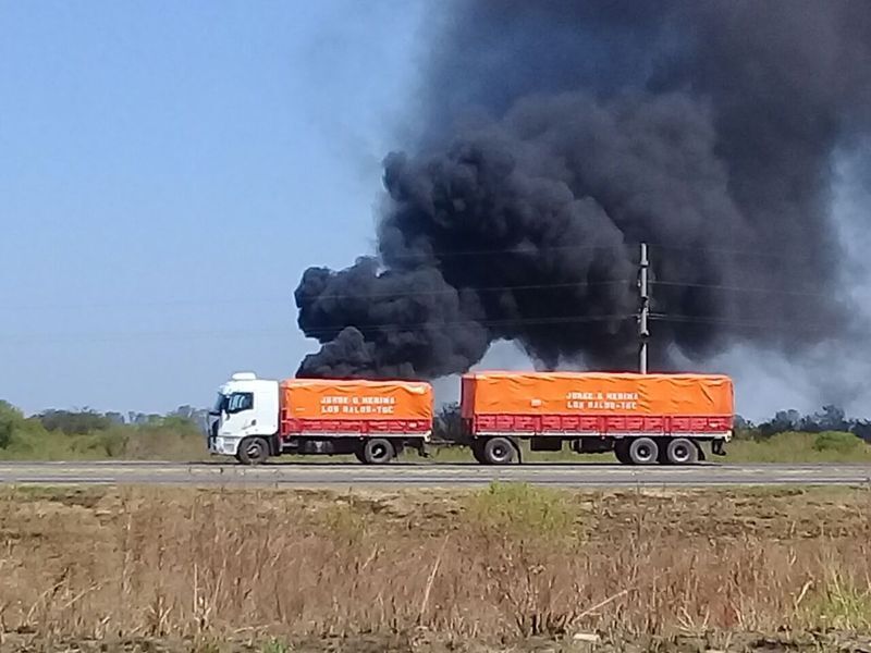 As&iacute; se observaba el humo cerca de la autopista el d&iacute;a martes