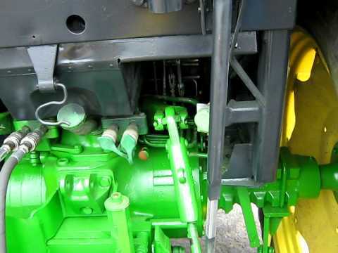 El motor de un tractor John Deere