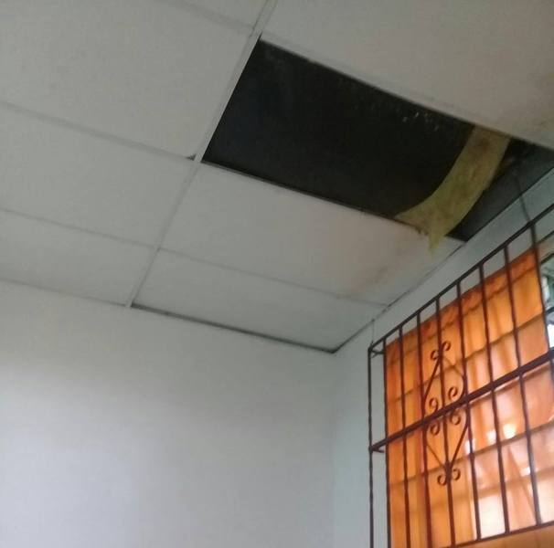 El desprendimiento en una de las aulas El desprendimiento en una de las aulas