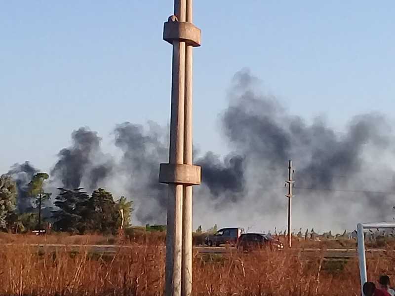 El humo invade el corredor vial