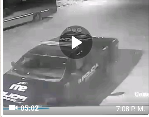 Así incendiaban el móvil policial Así incendiaban el móvil policial