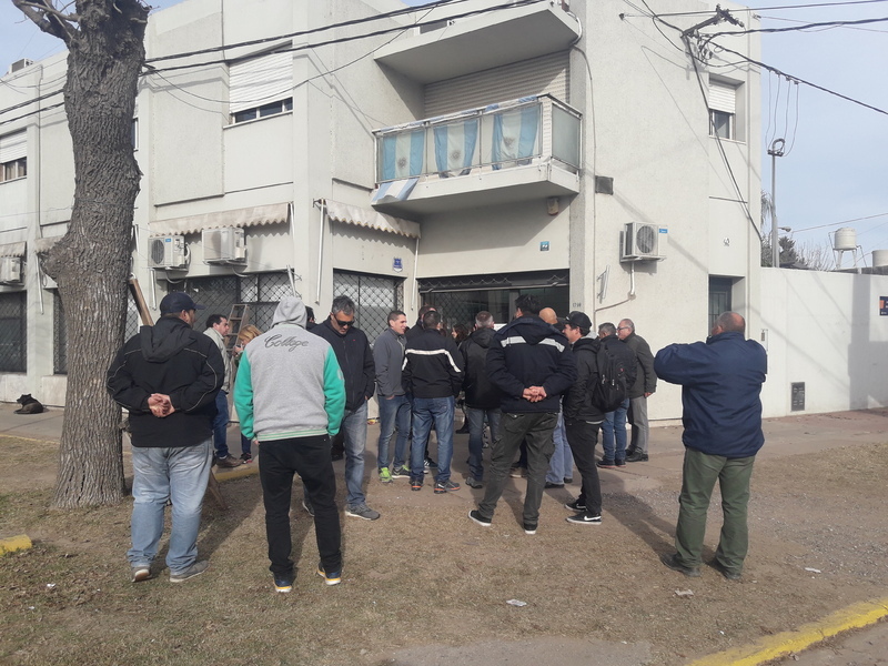 La concentración hoy en las puertas del Municipio