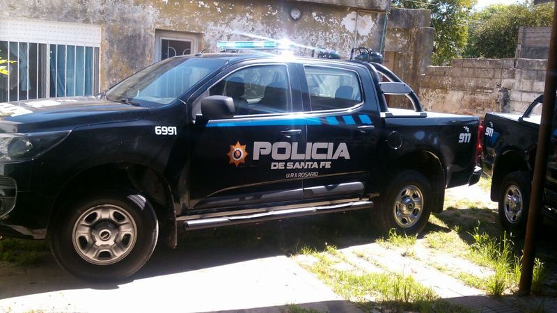 Una camioneta chocado por delincuentes