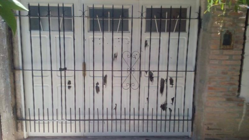 Asi quedó el frente de la vivienda Asi quedó el frente de la vivienda