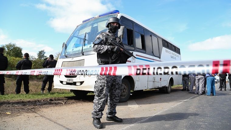 El colectivo que trasladaba a los presos