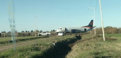La aeronave tirada por un  (Foto @RoloSanchez)