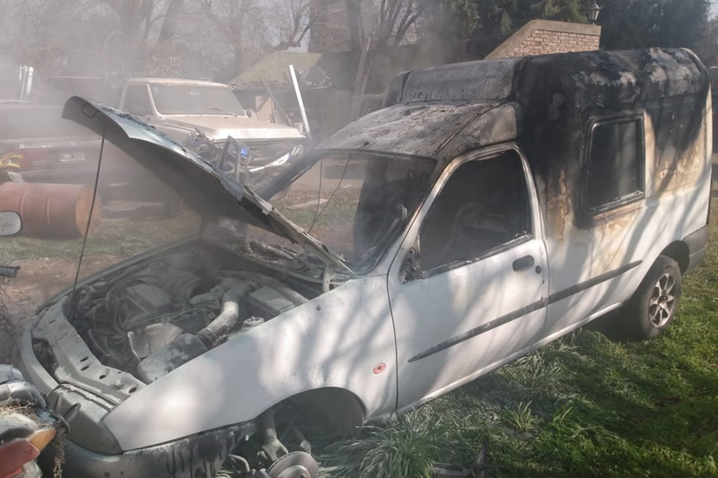 As&iacute; qued&oacute; el coche incendiado por su due&ntilde;o