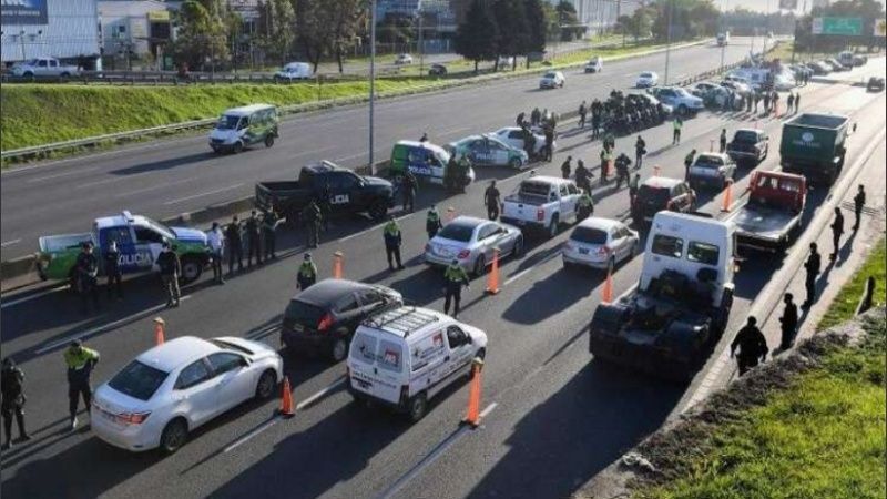 Amplias hileras en accesos a las costas argentinas