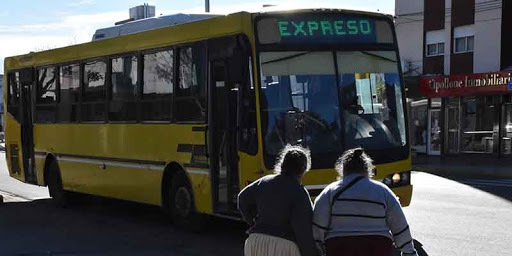 El transporte sigue de paro