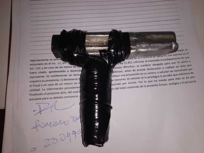 El arma secuestrada El arma secuestrada