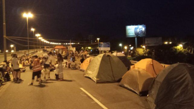 La protesta en la cabecera del puente