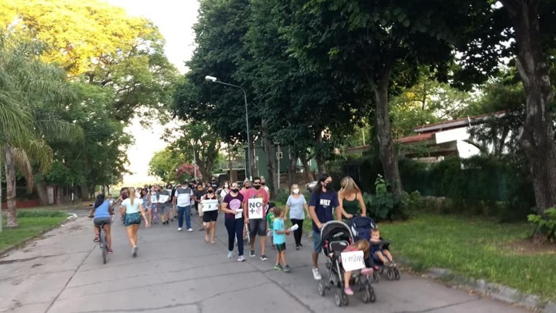 Imagen de Vecinos autoconvocados caminaron pidiendo justicia y seguridad