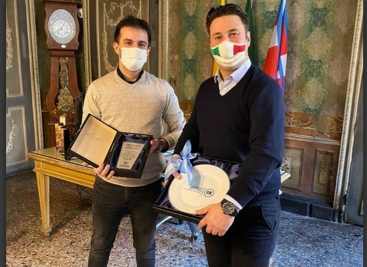 El hijo del ex intendente en Italia