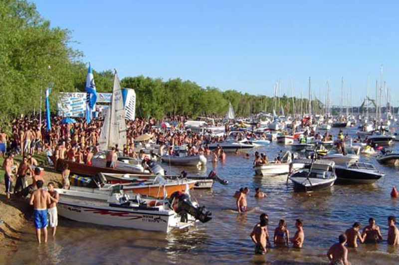 El parador frente a las islas