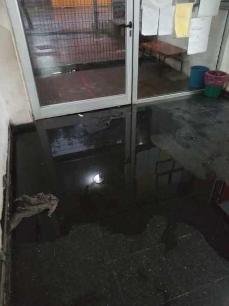 El agua en el interior del edificio