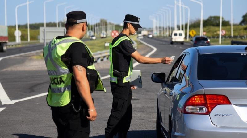 Avanzan los contagios y controles