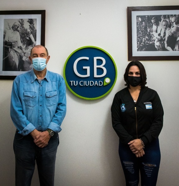El intendente y la deportista de la ciudad El intendente y la deportista de la ciudad