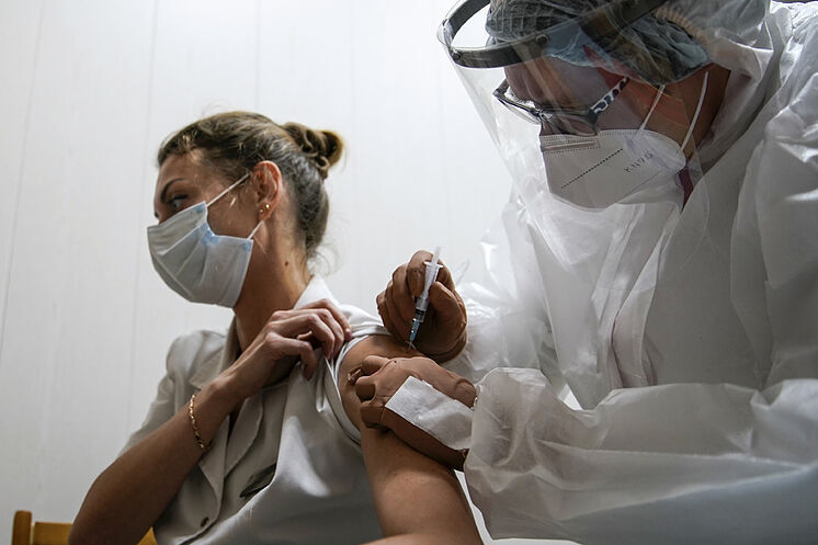 Contin&uacute;a la inoculaci&oacute;n en la ciudad