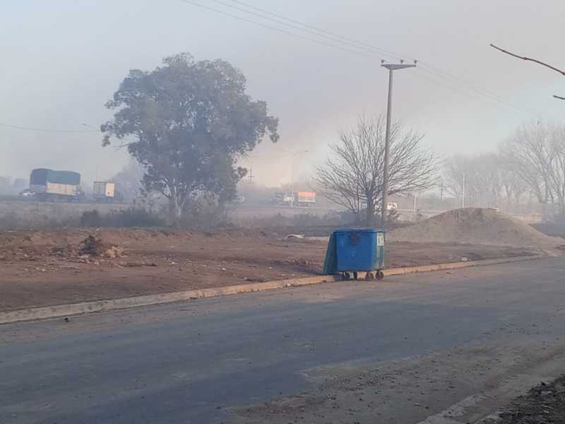 El humo invade el barrio