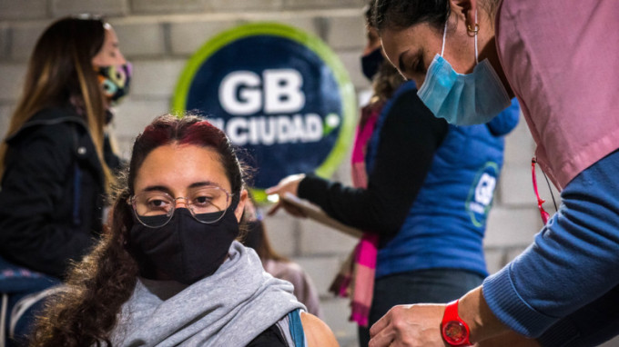 Contin&uacute;a la inoculaci&oacute;n en la ciudad