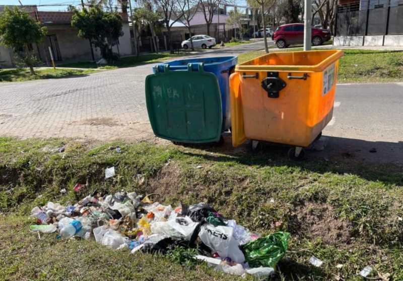 La basura arrojada en la zanja