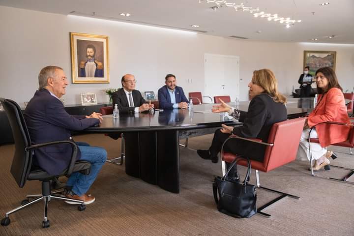 El gobernador de C&oacute;rdoba con dirigentes del socialismo