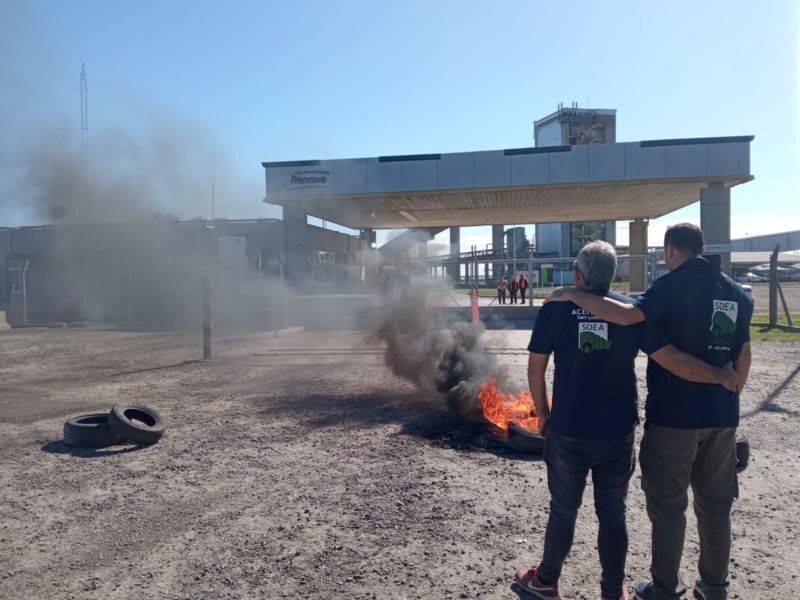 Loa gremialistas frente a la empresa