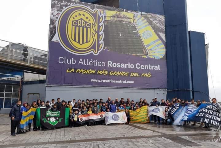 Los pibes en el estadio de Rosario Central