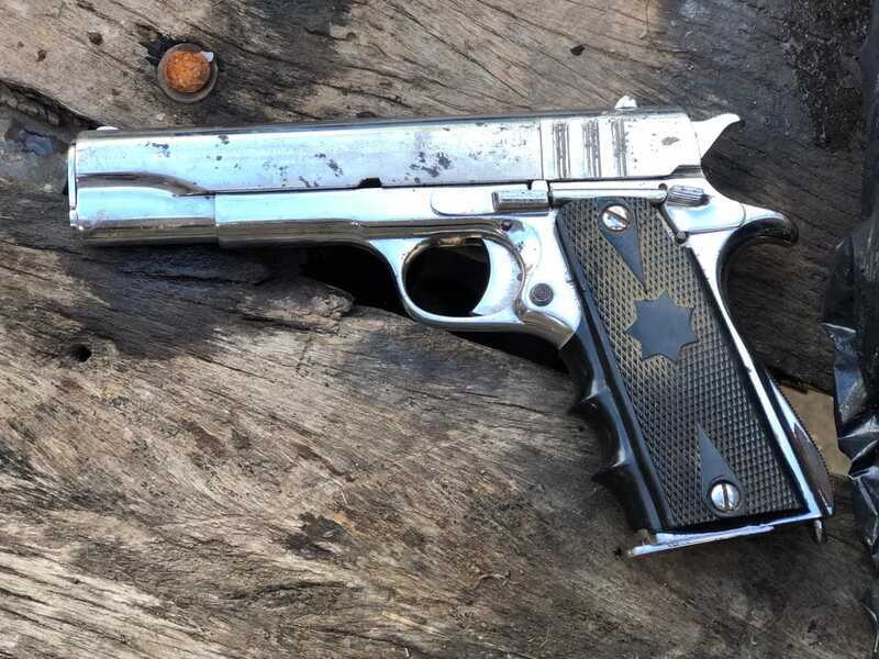 El arma secuestrada El arma secuestrada