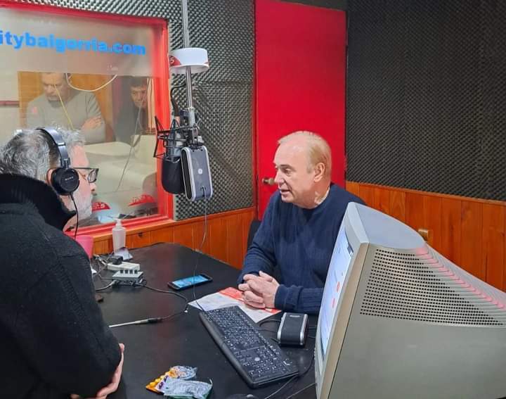 El candidato en los estudios de Radio City