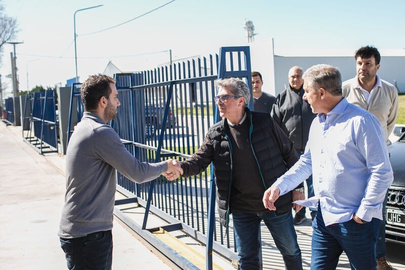 El senador de recorrida en la región
