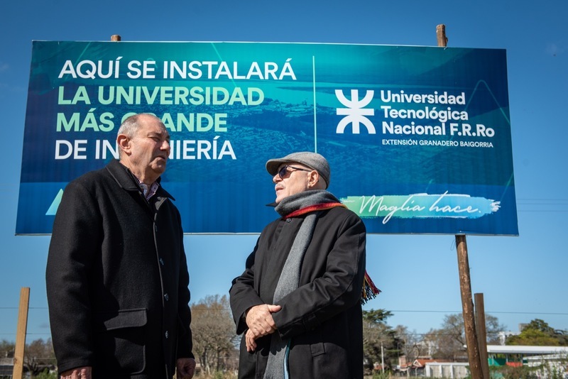 Junto al decano Rub&eacute;n Fernando Cicarelli