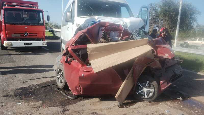 Así quedó uno de lis autos involucrados