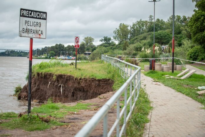 La bajada sobre el r&iacute;o