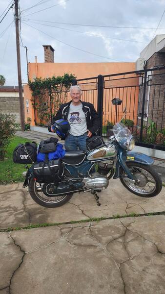 Roberto en su casa
