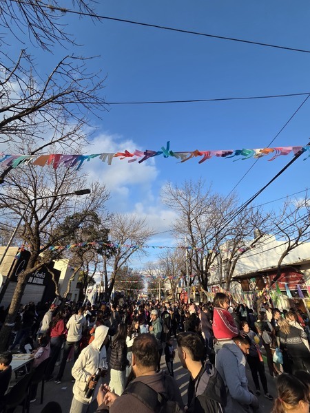 Calle Rivadavia a full