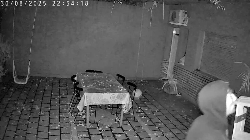 Sonr&iacute;e te estamos filmando