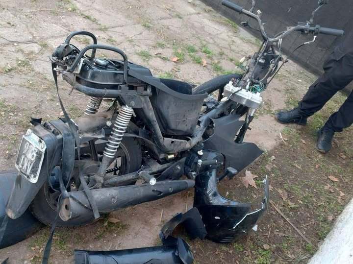 La moto colisionada