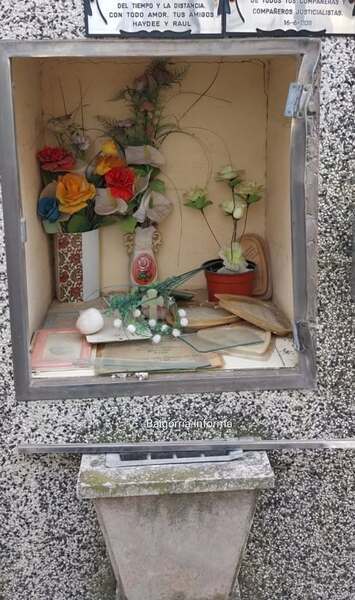 Una de las tumbas profanadas